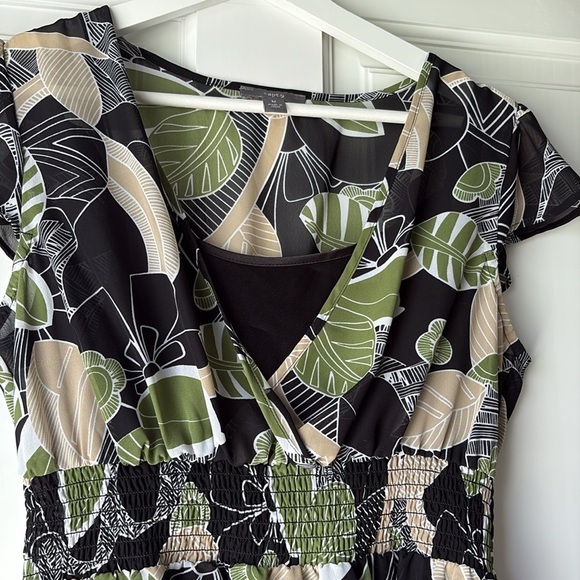 Apt. 9 Black and Green Peplum Blouse Top size medium - Picture 3 of 4